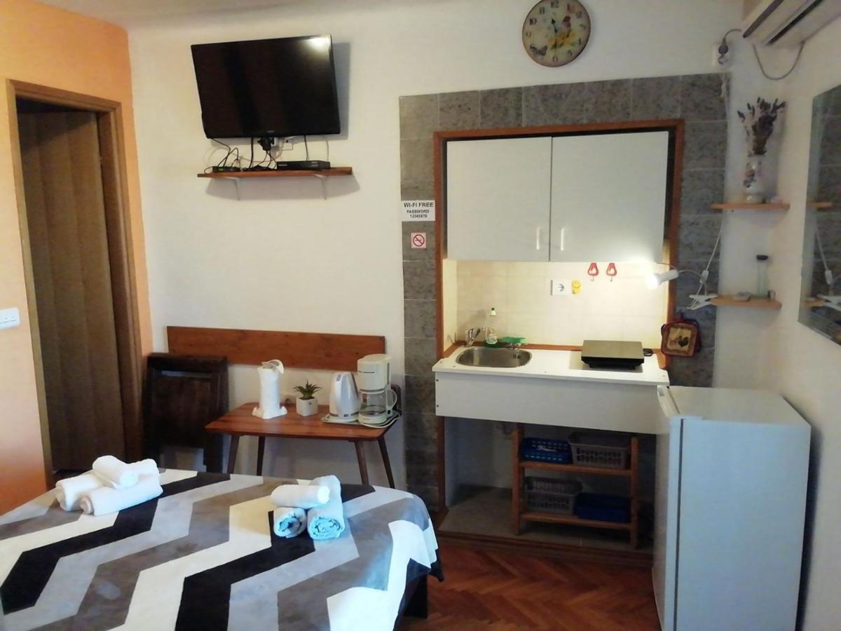 Apartment Agava Miholascica Exterior photo